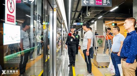 北京二号线翻护栏的乘客怎么样了