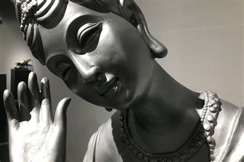 北京佛像不锈钢雕塑设计