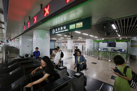 北京地铁7号线司机文明开地铁