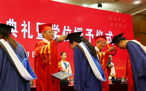 北京外国语大学毕业生图片