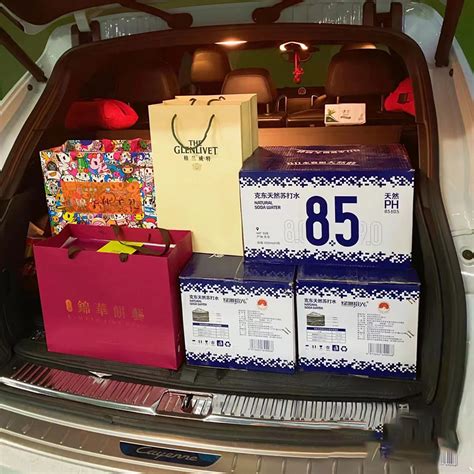 北京汽车后备箱礼物装饰