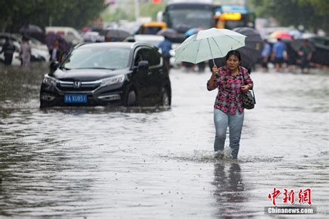 南京公共楼道突然积水