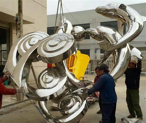 南京镜面玻璃钢雕塑制造厂家