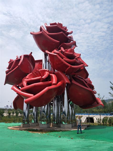 南阳花朵大型不锈钢城市雕塑厂家