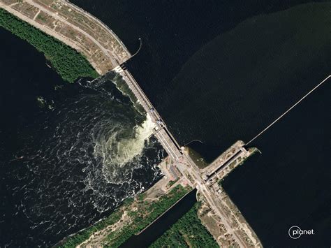 卡霍夫卡水电站大坝被炸对谁有利
