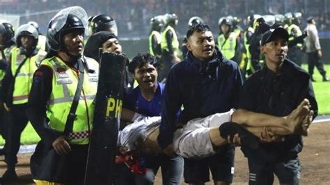 印尼球迷冲突上百人身亡