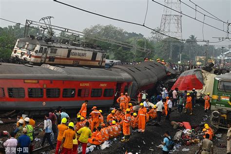 印度火车事故千人伤亡