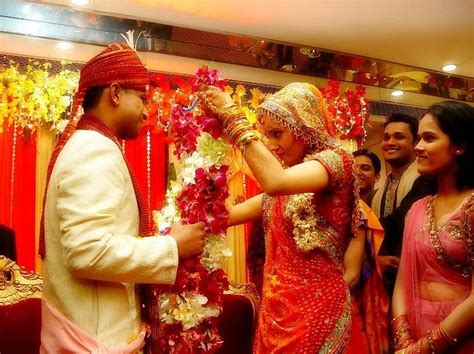 印度结婚新郎故意羞辱新娘