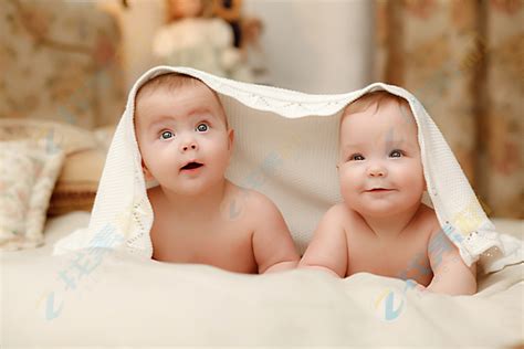 双胞胎女宝免费取名