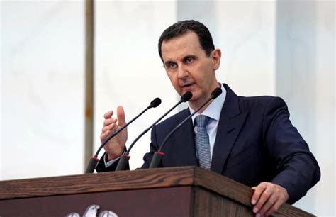 叙利亚总统演讲时身体不适