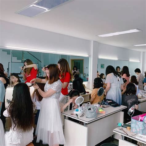 名人化妆美容职业培训学校