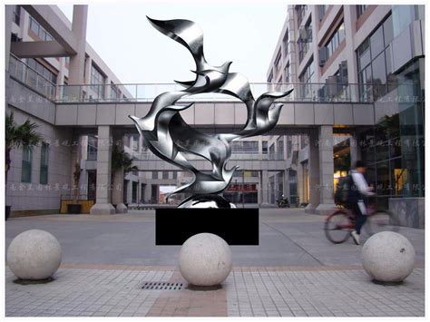 哈尔滨定制大型不锈钢雕塑