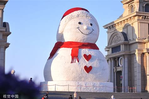 哈尔滨首个大雪人视频