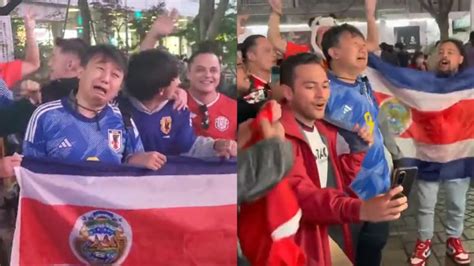 哥斯达黎加球迷绕着日本球迷庆祝