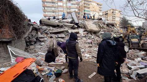 土耳其地震房屋倒塌真实视频