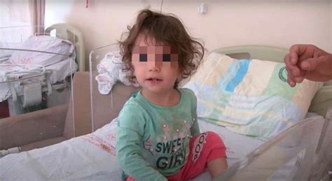 土耳其2岁小女孩活活咬死蛇