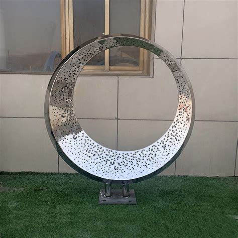 大型不锈钢圆环雕塑定制