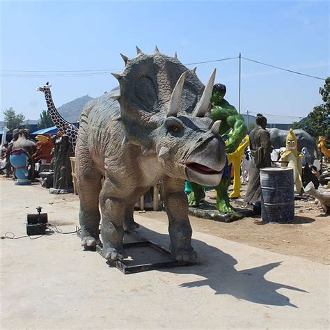 大型的玻璃钢恐龙雕塑