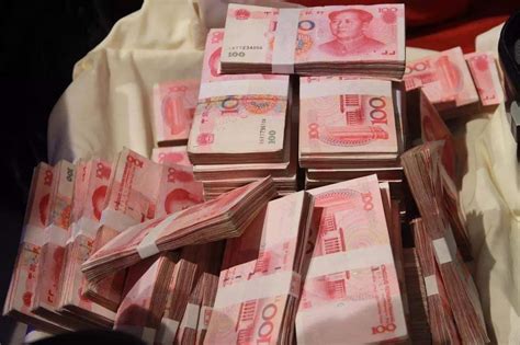 大量现金堆满香港各个银行