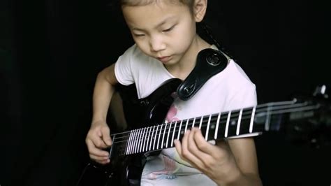 天才少女演奏吉他