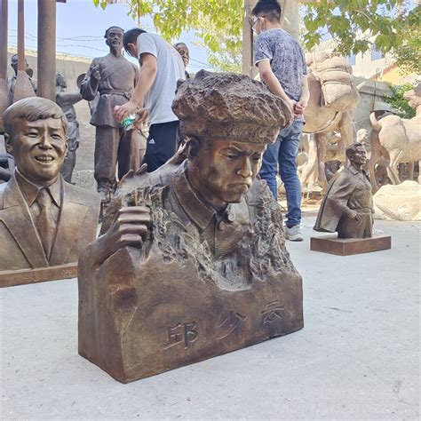 天津名人雕塑设计定制