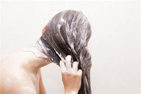 女人做梦自己洗头发