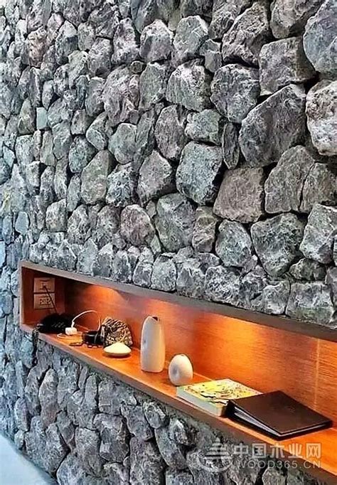 如何用石头装饰墙面上的墙布