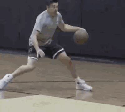 如何看篮球上下盘