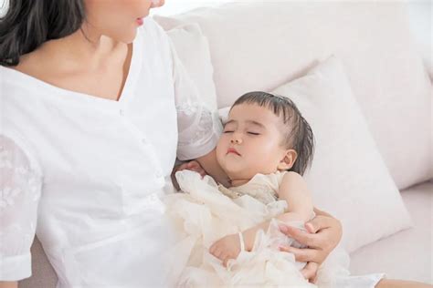 婴儿睡觉捂出汗怎么处理不会感冒