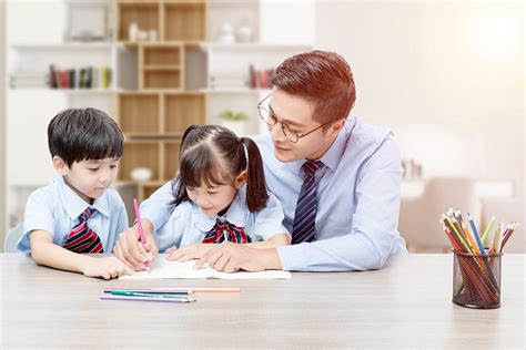 子女在香港读研家长可以陪读吗