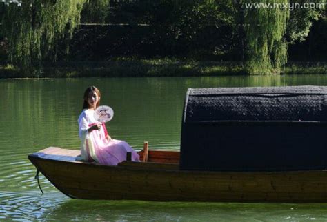 孕妇梦见坐船在水上行驶