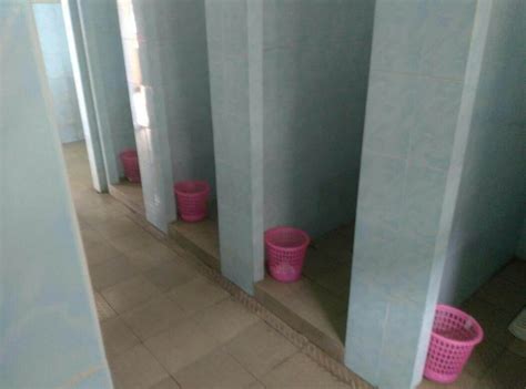 学校女厕所没有隔板怎么办