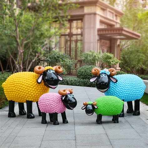 安徽玻璃钢小羊动物雕塑小猪摆件