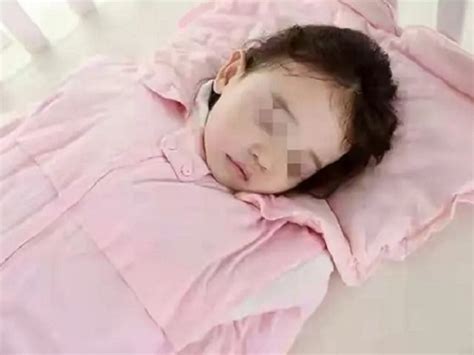 宝宝睡觉穿衣服对身体有什么影响