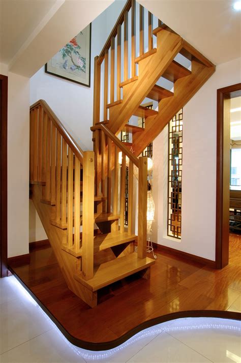 家庭室内实木楼梯