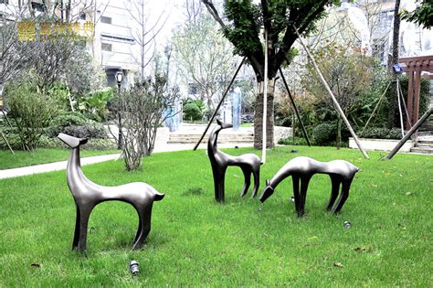 山东玻璃钢牛动物雕塑小区景观