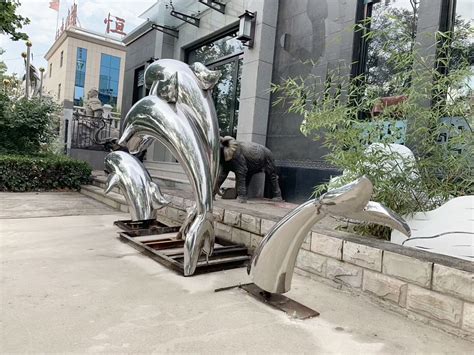 山东金属海豚雕塑艺术造型