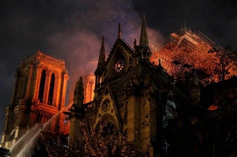 巴黎圣母院失火事件真凶是谁