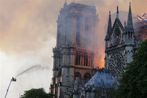 巴黎圣母院失火原因