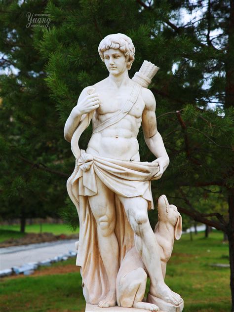 希腊男性雕像