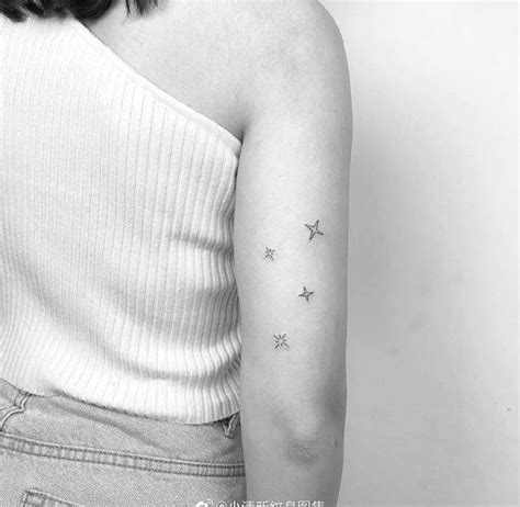 带星星的纹身图案