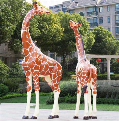 广东卡通玻璃钢动物长颈鹿雕塑