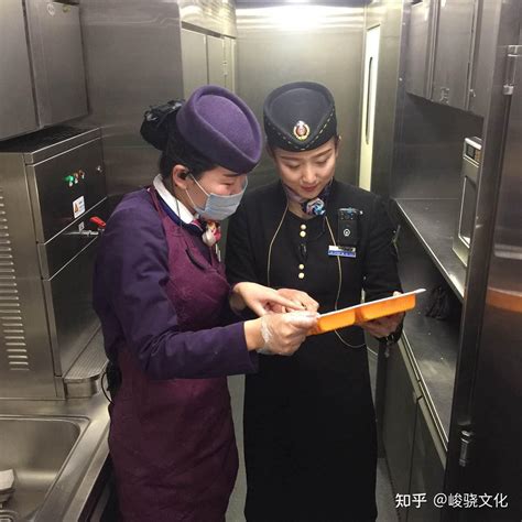 广东旅客用微波炉热盒饭被拒