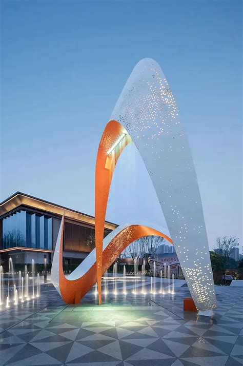 广场大型玻璃钢抽象雕塑