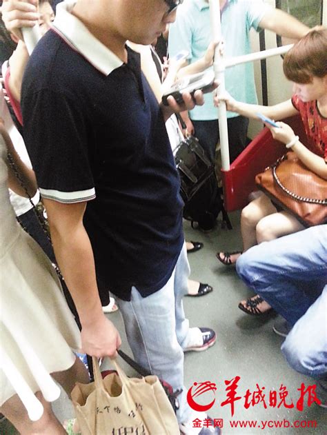 广州地铁偷拍被女生发现