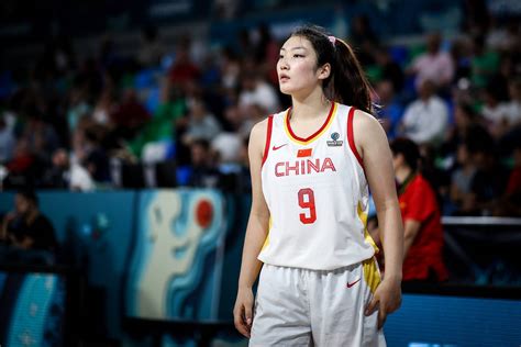 张隆中国女篮领队