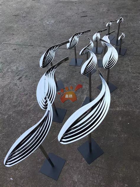 彩色不锈钢抽象鱼雕塑