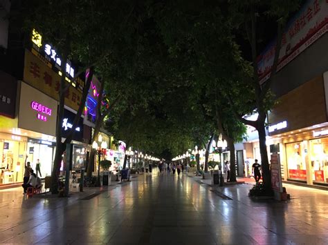 惠州步行街摆摊收费吗