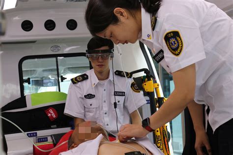 救护车抢救病人视频