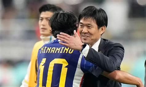 日本球迷给教练道歉